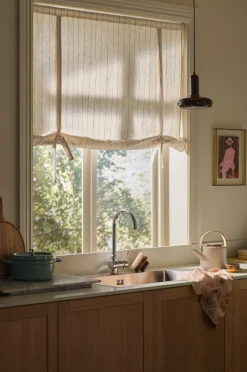 Ellos Home Roll up-gardin Elly Thin Stripe Rollup i genanvendt halvlinned