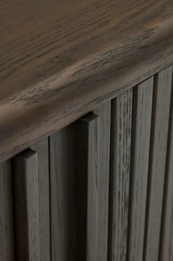 Kave Home Mailen tv-bord med 2 døre i askefinér med mørk finish 120 x 50 cm